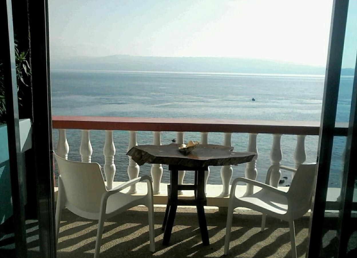Wuthering Heights Bed & Breakfast By The Sea 두마구에테 외부 사진