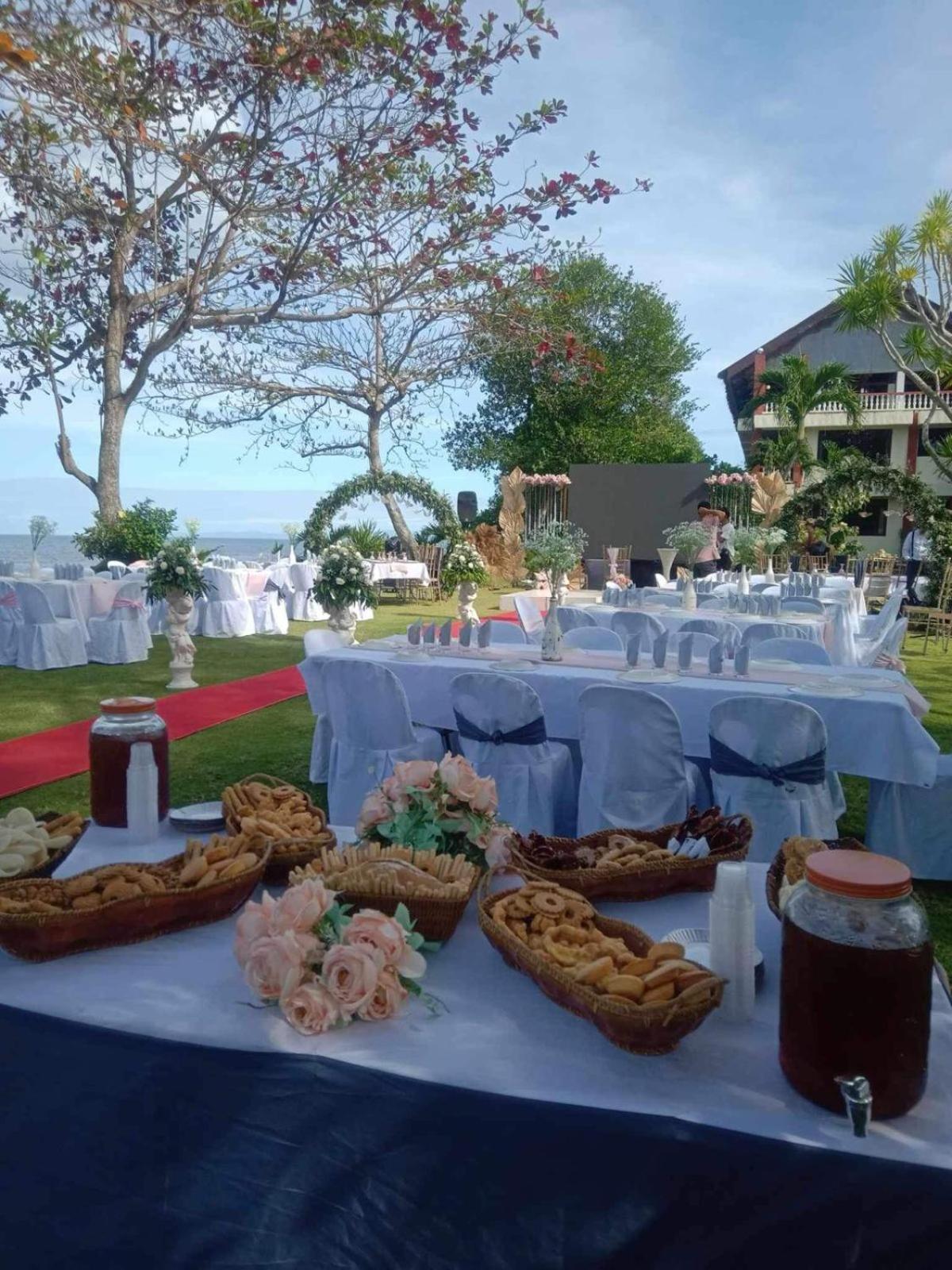Wuthering Heights Bed & Breakfast By The Sea 두마구에테 외부 사진